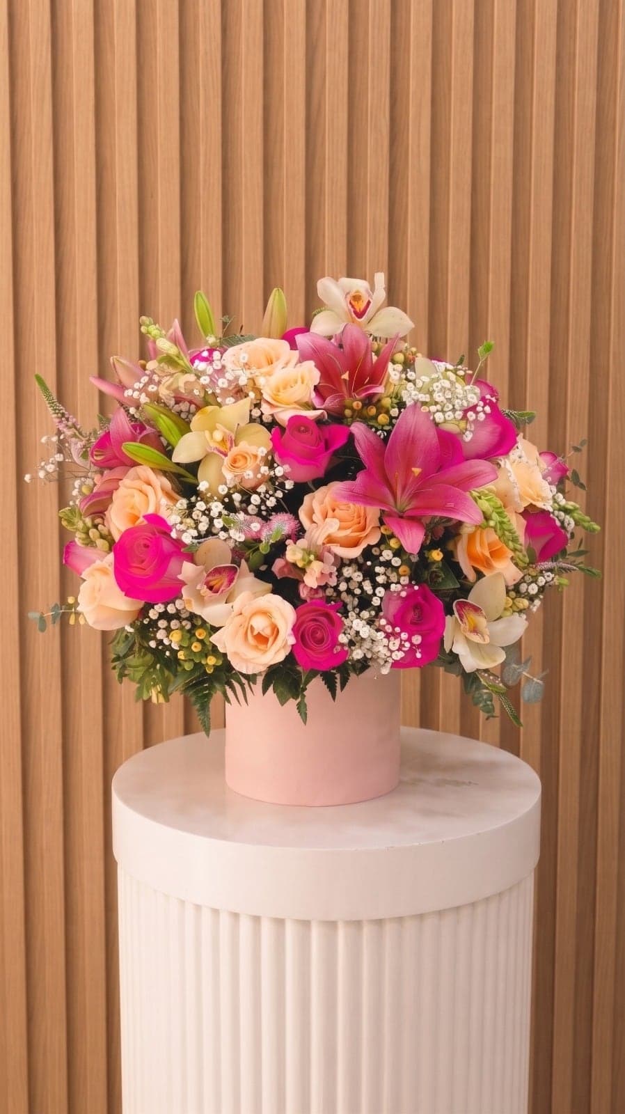 Sinfonía de Lirios y Orquídeas