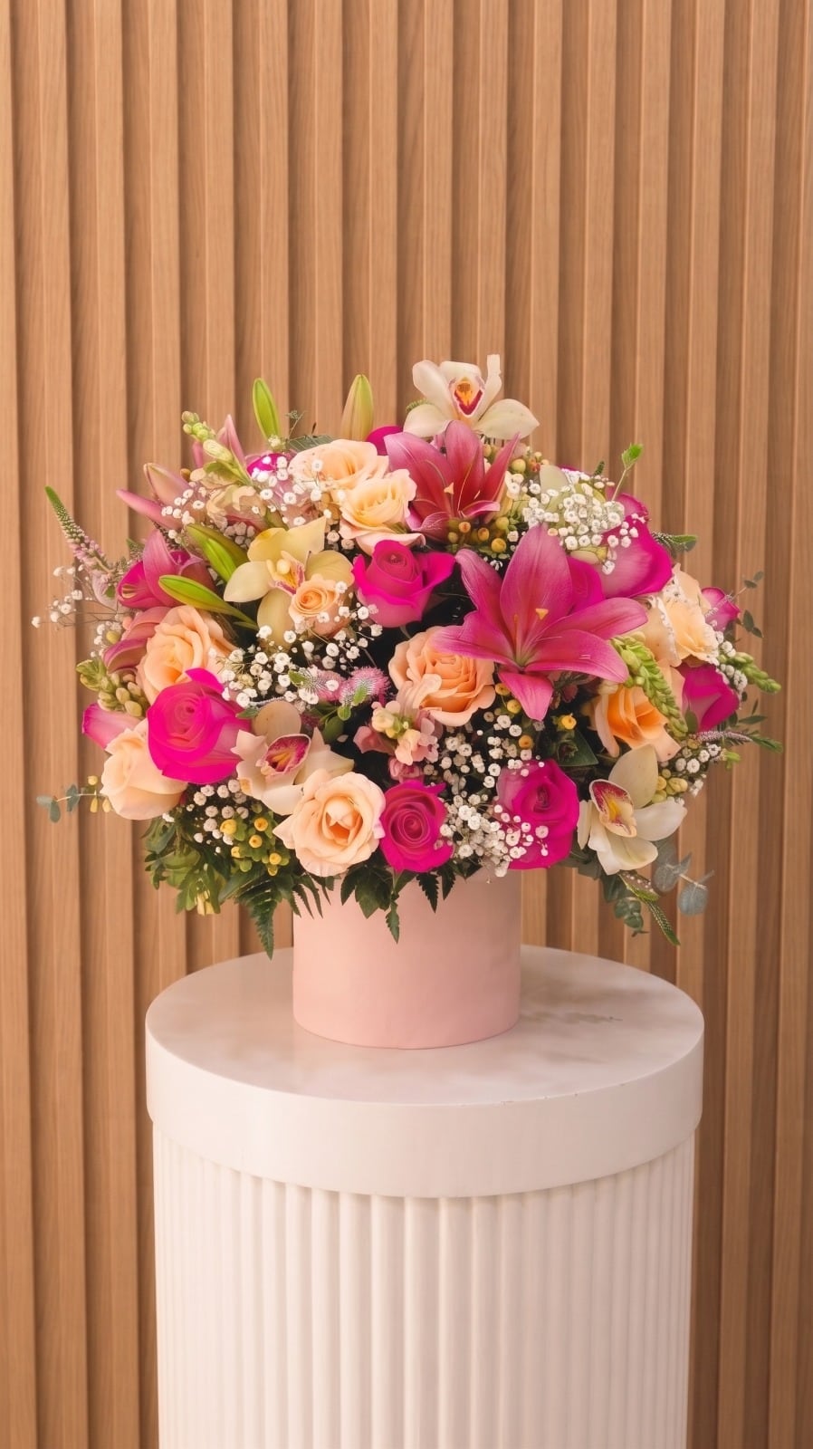 Sinfonía de Lirios y Orquídeas