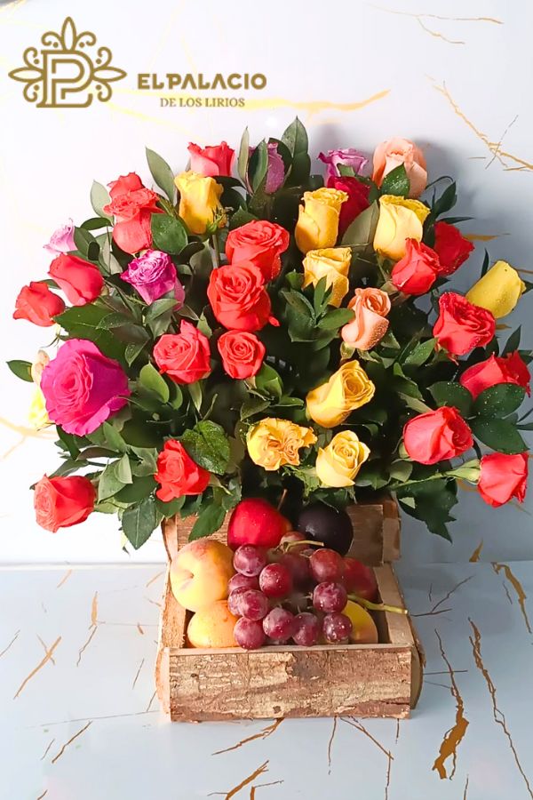 Ramo con rosas, frutas, mes de la madre