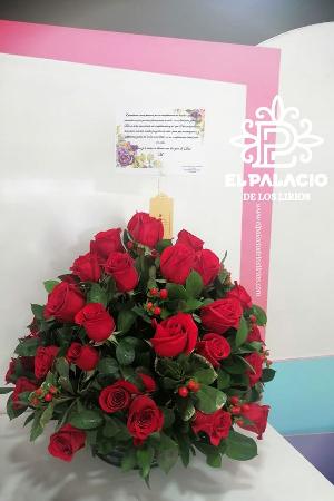 Ramo de flores redondo en rosas