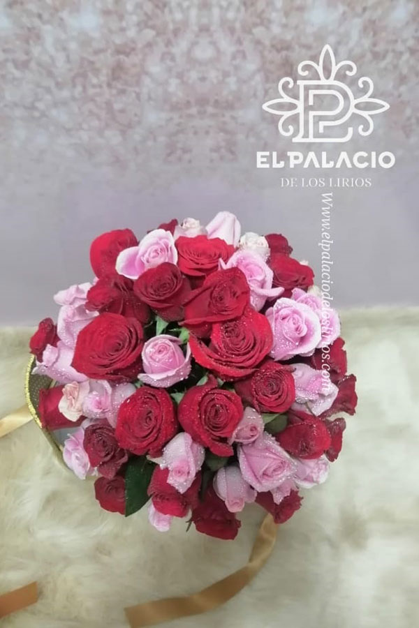 Arreglo redondo en rosas, caja de rosas